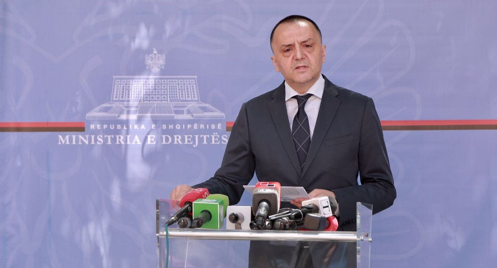 Abuzimet ne Kadaster, Lame: Ne regjistrat e Tiranes mungojne mijera faqe